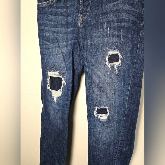 Women's Guess Dark Wash Tapered Relaxed Distressed Jeans, Size 26 - Picture 3 of 7